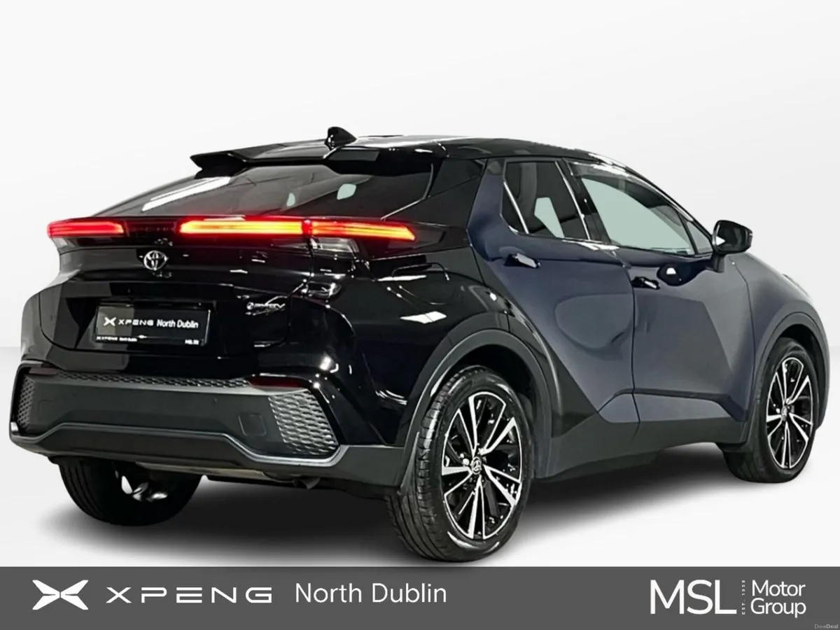 Toyota C-HR Premiere Edition 2.0P PHEV - Reversing - Image 3