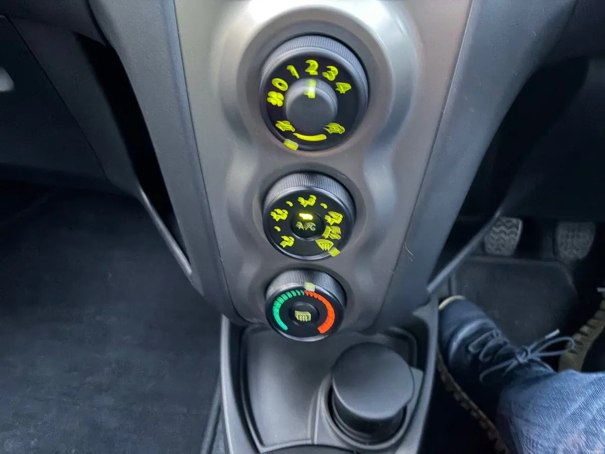 2010 Toyota Yaris 2010 - Image 4