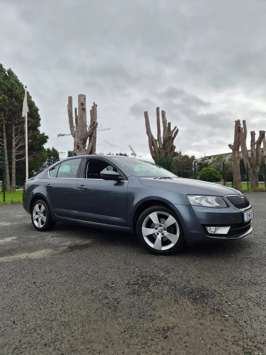 Skoda Octavia // 1 Owner //  Full Service history - Image 4