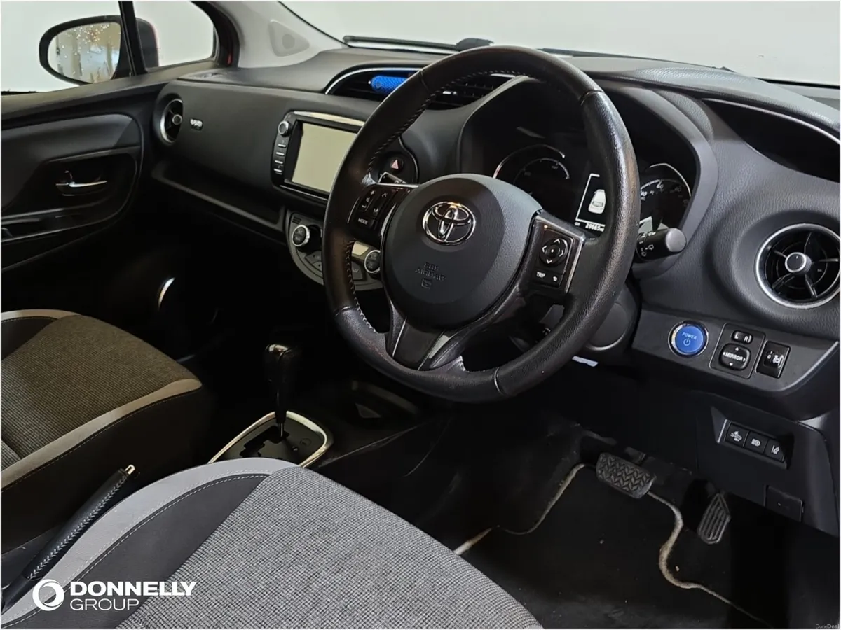 Toyota Yaris 1.5 Hybrid Y20 5dr CVT [Bi-tone] - Image 4