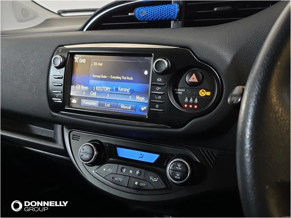 Toyota Yaris 1.5 Hybrid Y20 5dr CVT [Bi-tone] - Image 5