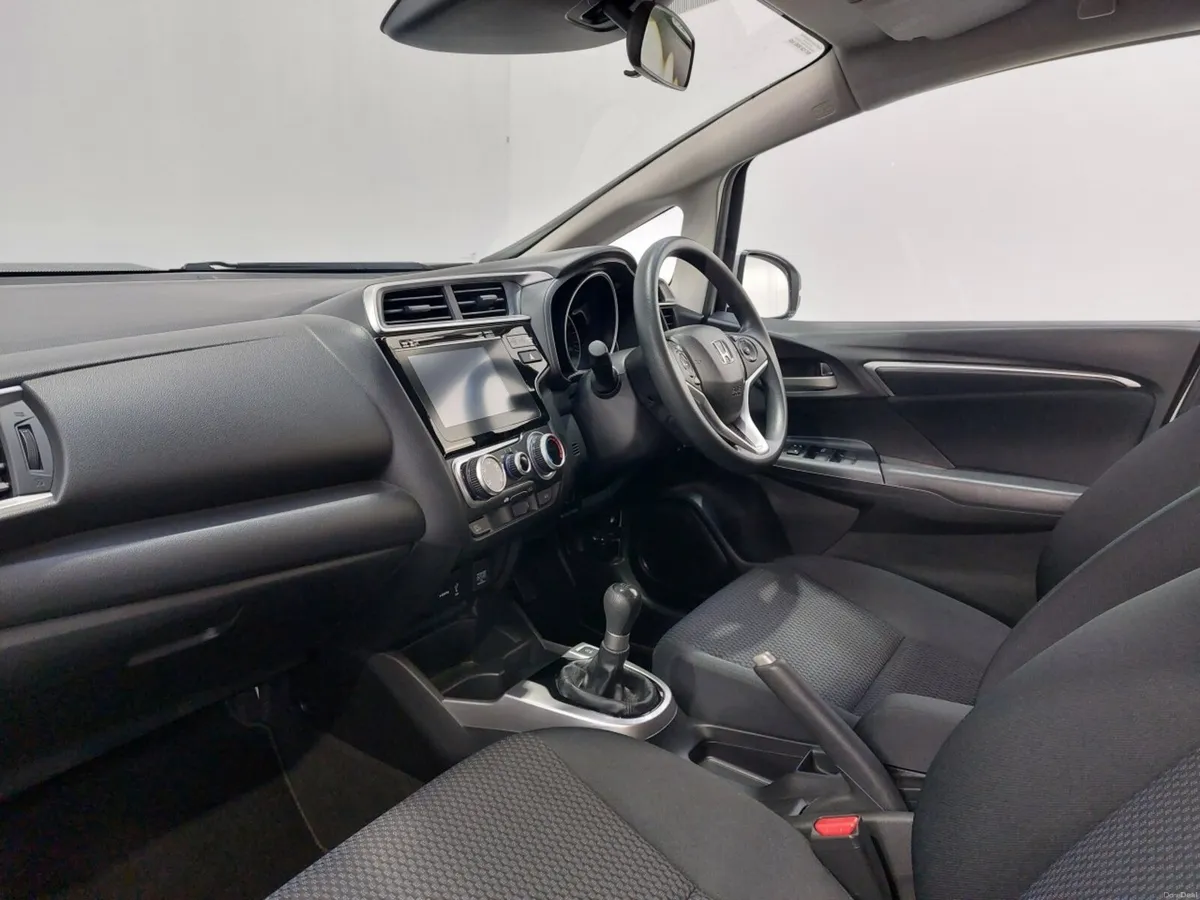 Honda Jazz 1.3 i-VTEC SE 5dr - Image 2