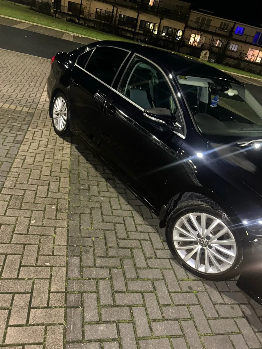 VW Jetta Highline 2.0 TDI - Image 6