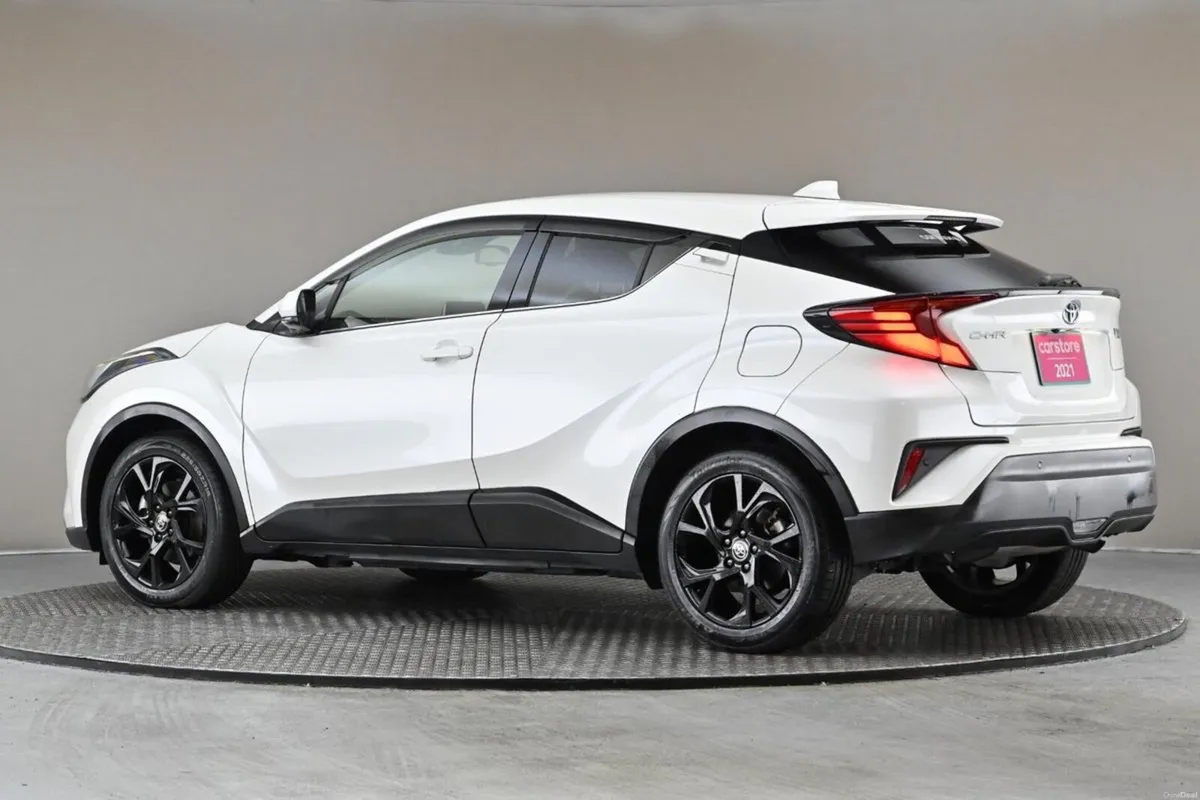 Toyota C-HR 1.8 HYBRID **HALF LEATHER**360 PAN CAM - Image 6