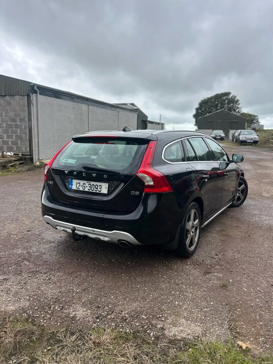 Volvo V60 D5 AUTOMATIC - Image 3