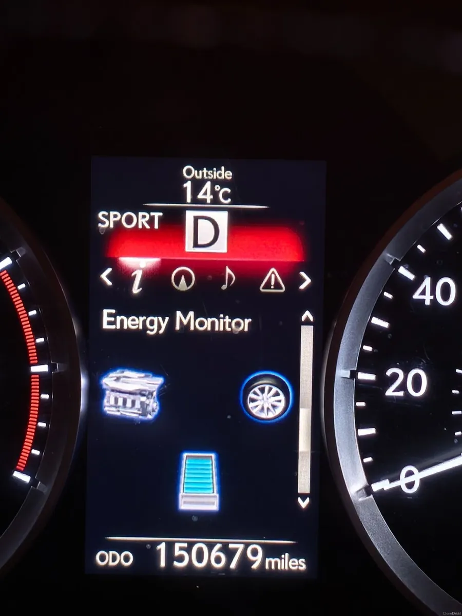 Lexus IS 300h 2013 - Image 2