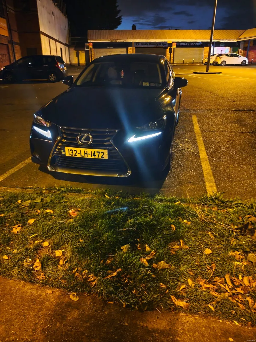 Lexus IS 300h 2013 - Image 3