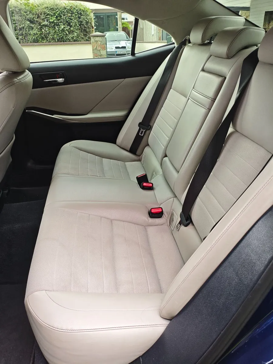 Lexus IS 300h 2013 - Image 6