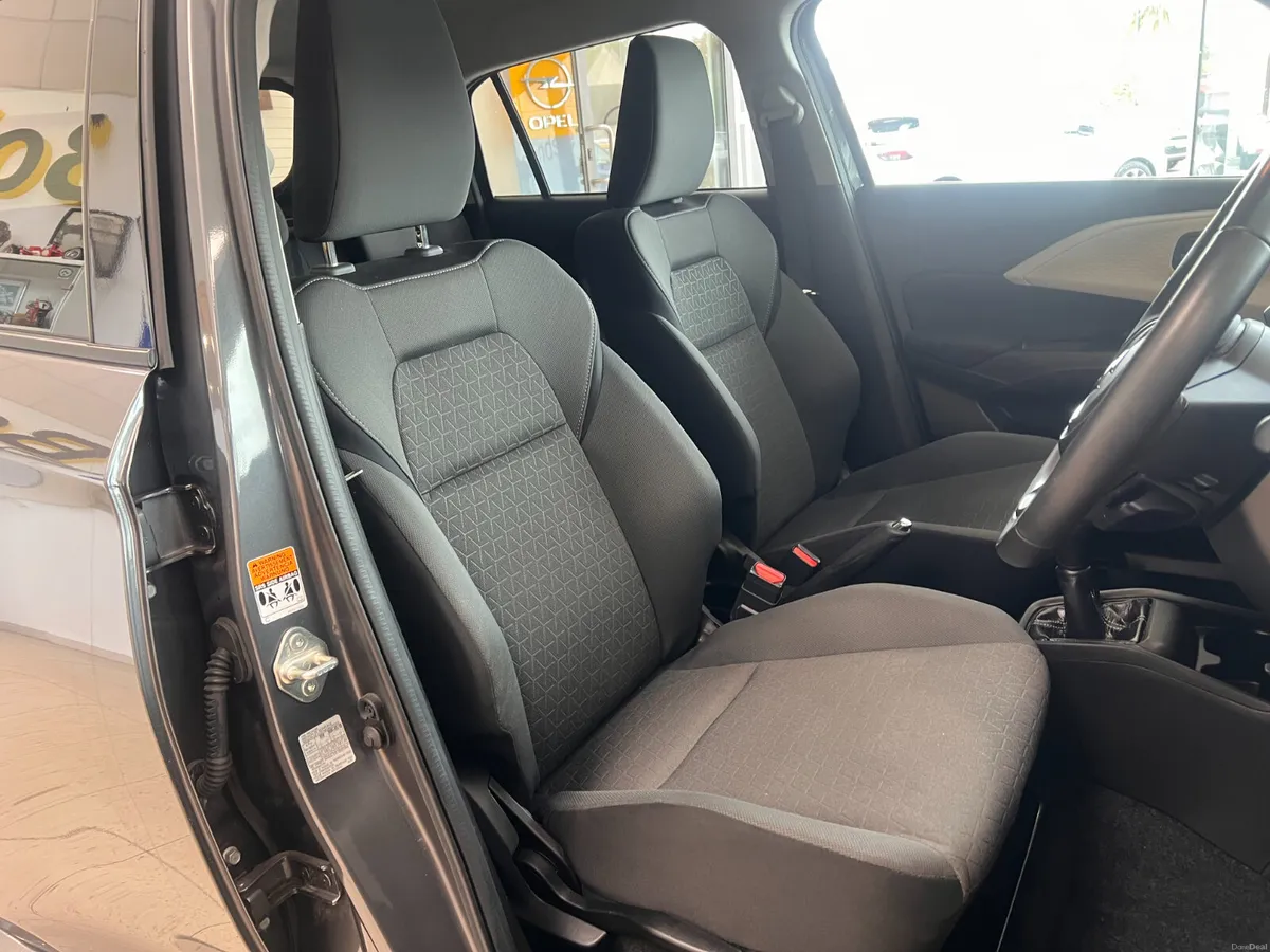 13,000 Kms HYBRID Manual Nice High Spec As New Rem - Image 5