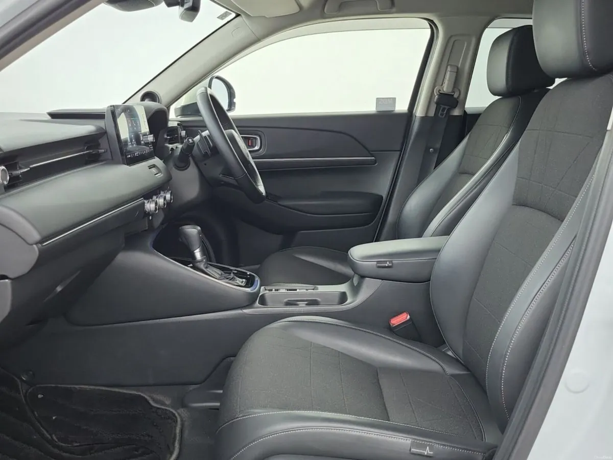 Honda Vezel HEV Z **TOP SPEC WITH MASSIVE SPEC** - Image 4