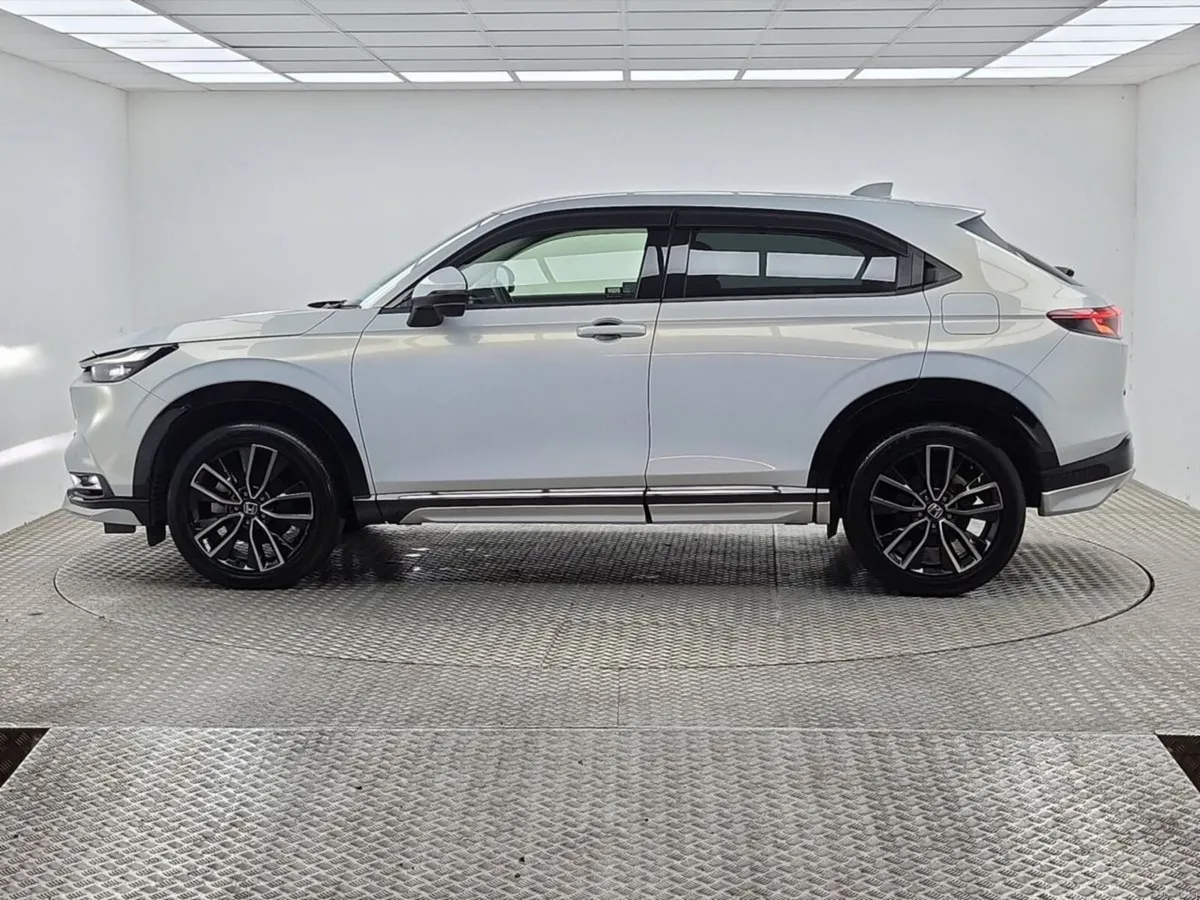 Honda Vezel HEV Z **TOP SPEC WITH MASSIVE SPEC** - Image 5