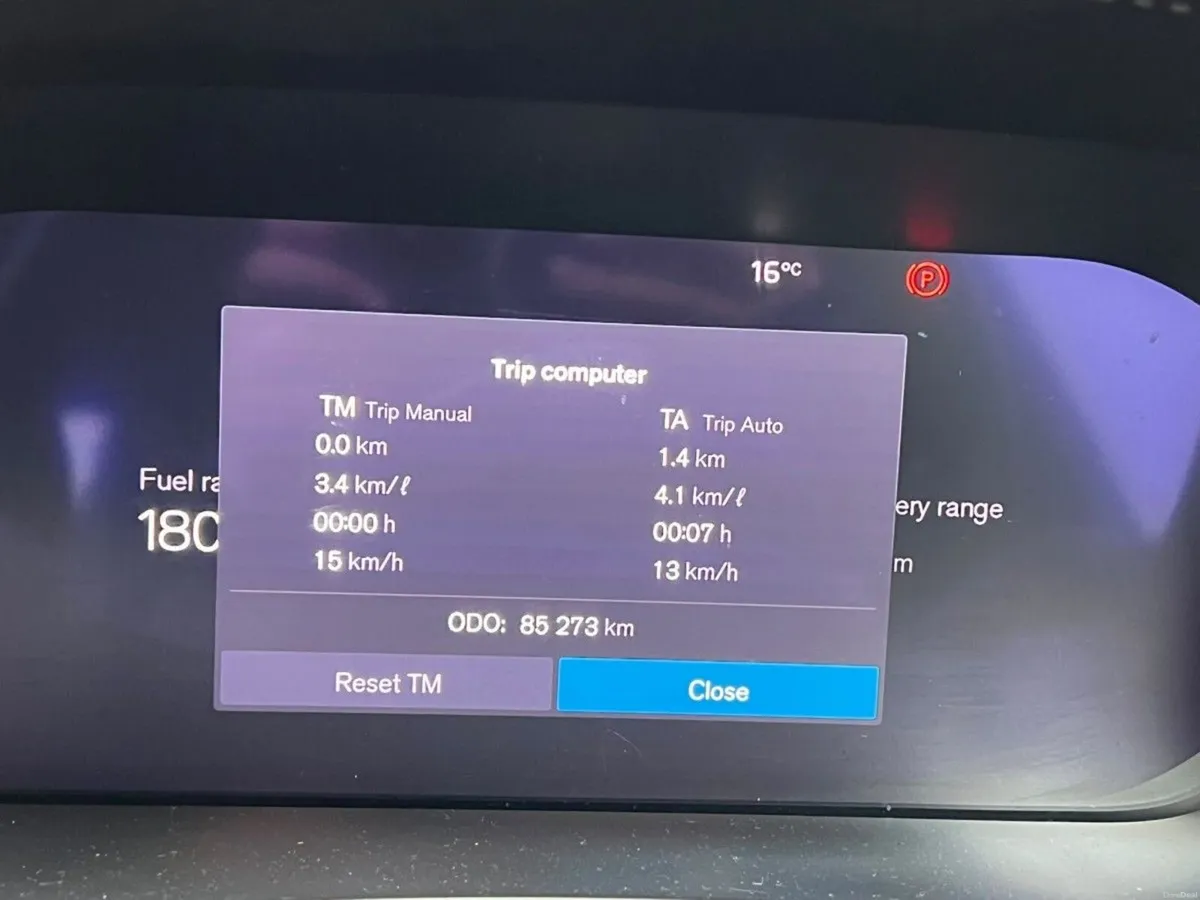 Volvo XC60 T6 AWD PHEV Plus Bright - Image 2
