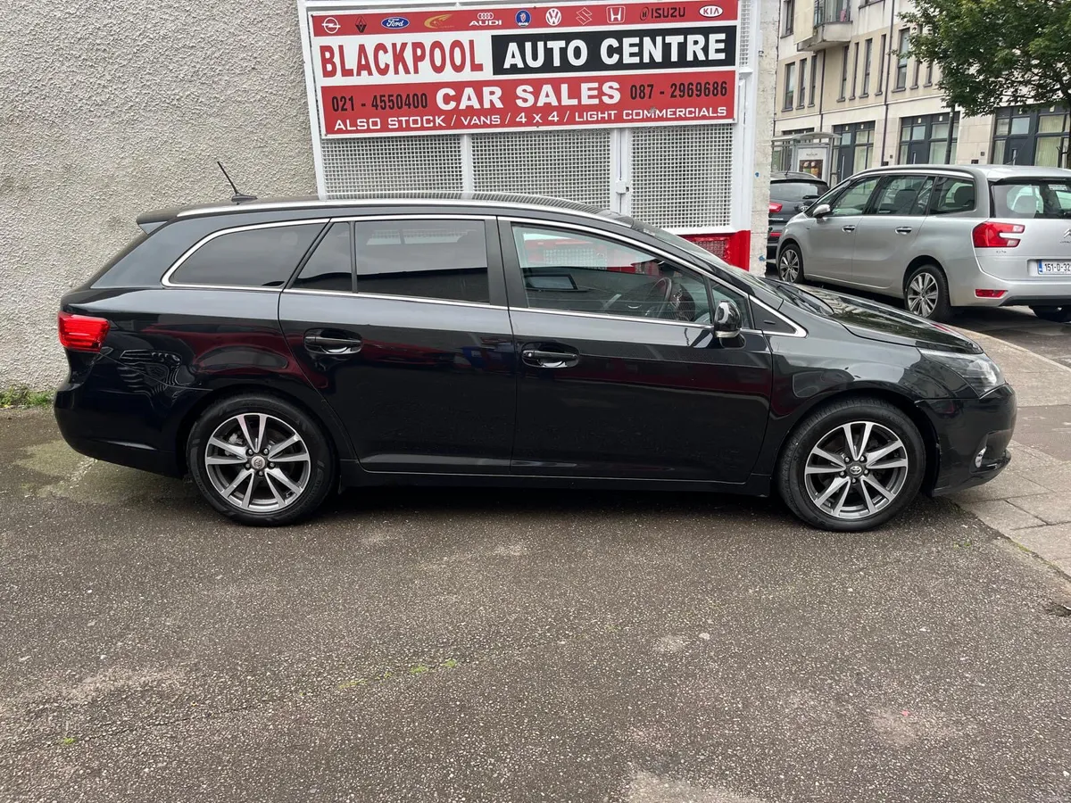 Toyota Avensis 2013 - Image 1