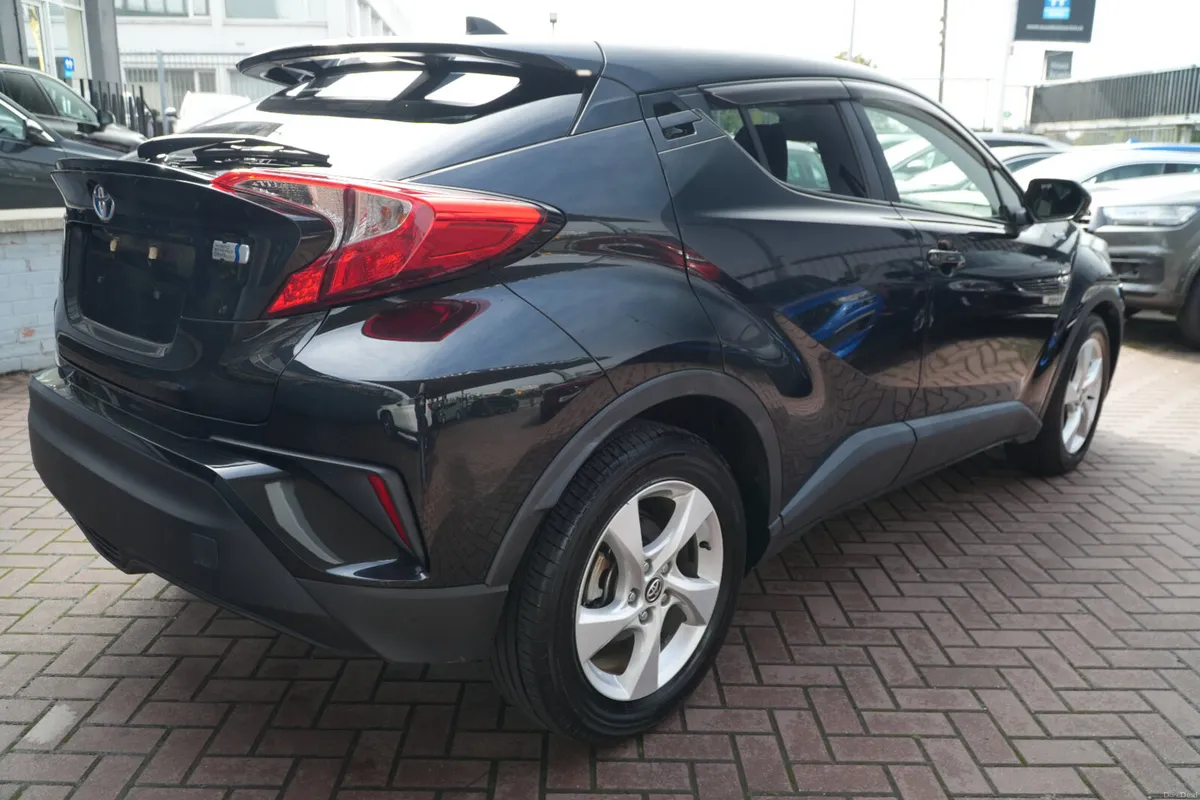 2017 TOYOTA C-HR PETROL HYBRID SYNERGY DRIVE - Image 4
