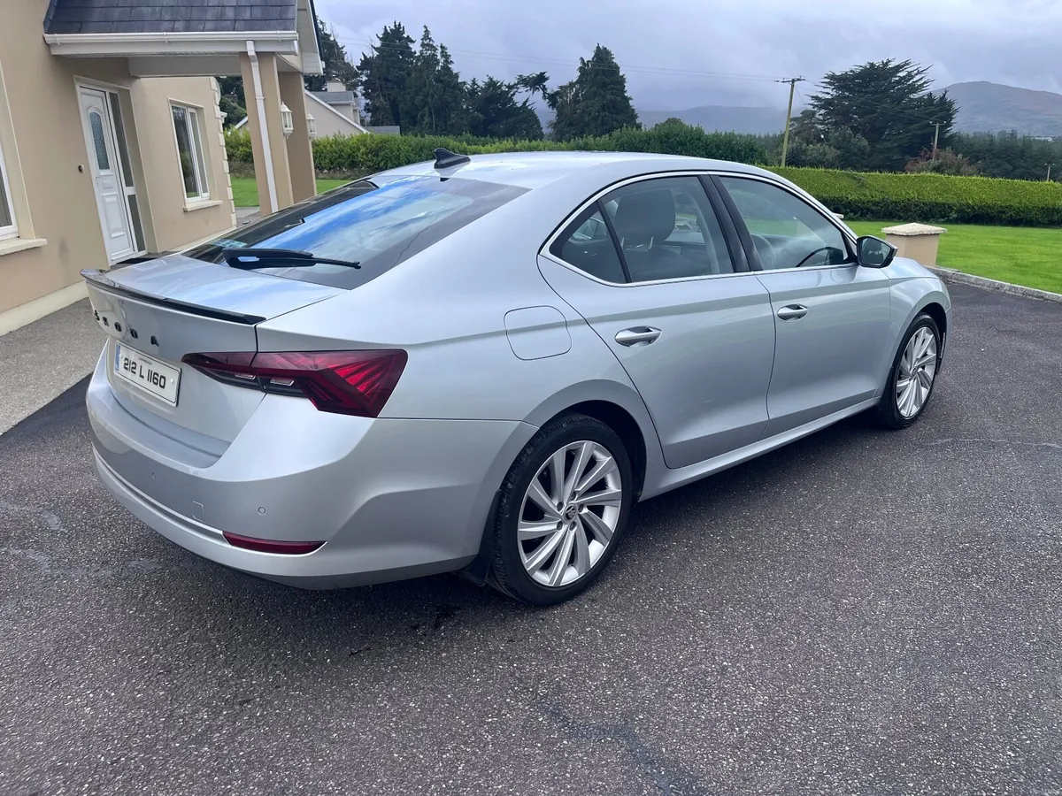 212 Skoda Octavia - Image 2