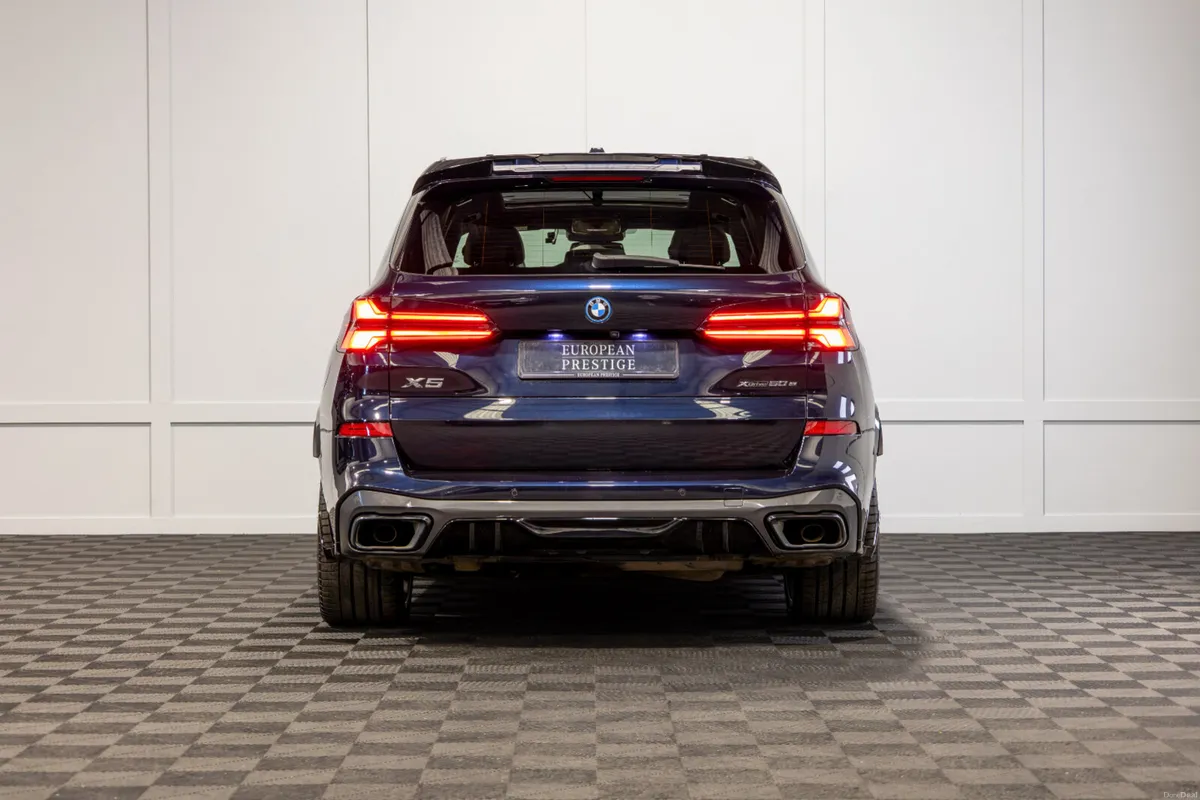 2025 BMW X5 X-Drive 50e M-Sport *Pan Roof - Image 5
