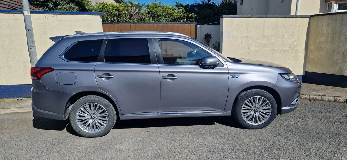 Mitsubishi Outlander 2019 - Image 2