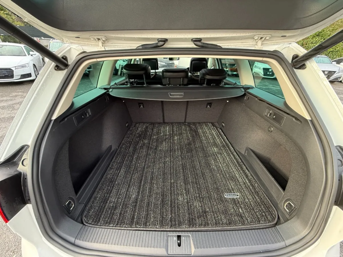 Volkswagen Passat 181 // PAN ROOF // TOP SPEC - Image 6