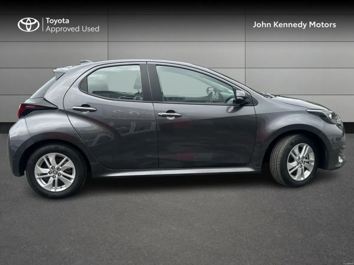 Toyota Yaris 1.5 HYBRID LUNA 4DR - Image 3