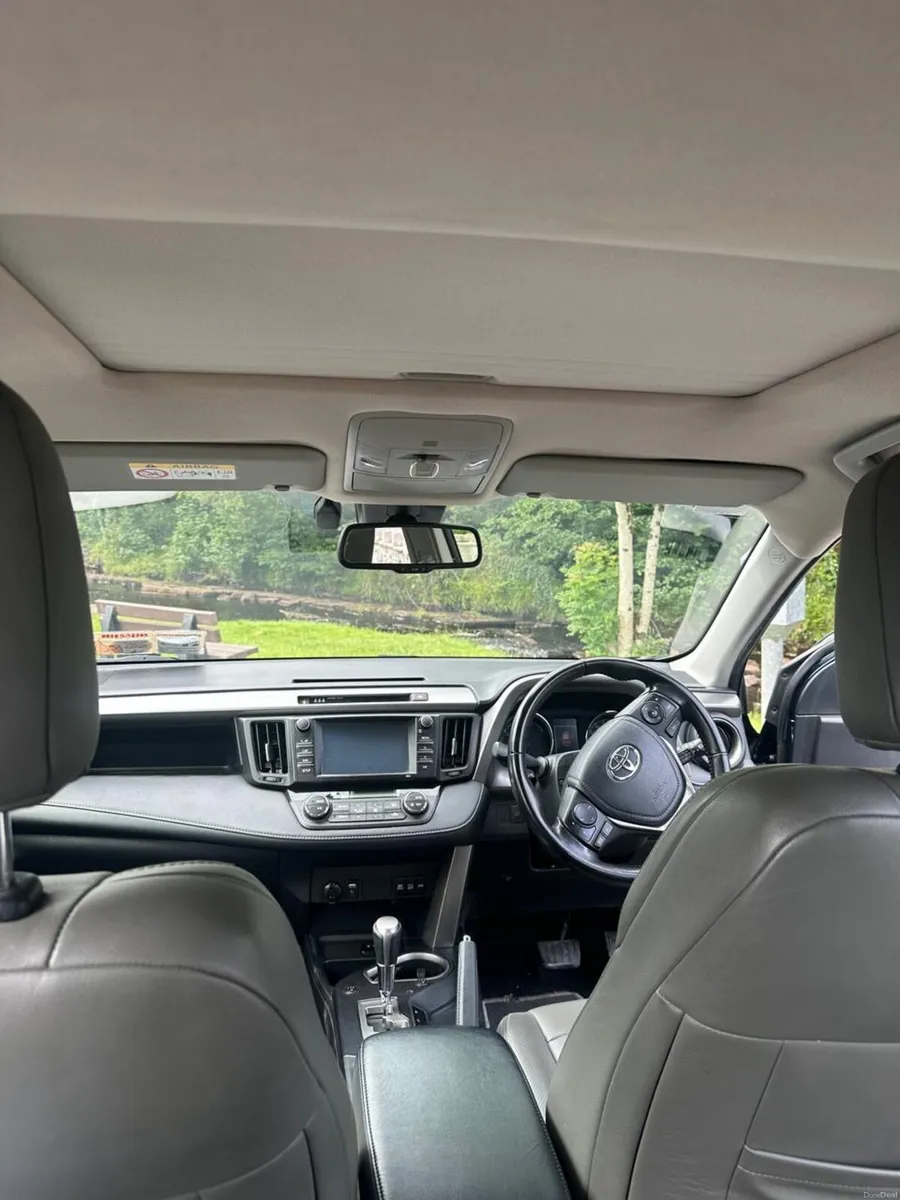 Toyota RAV4 Hybrid 2017 - Image 5