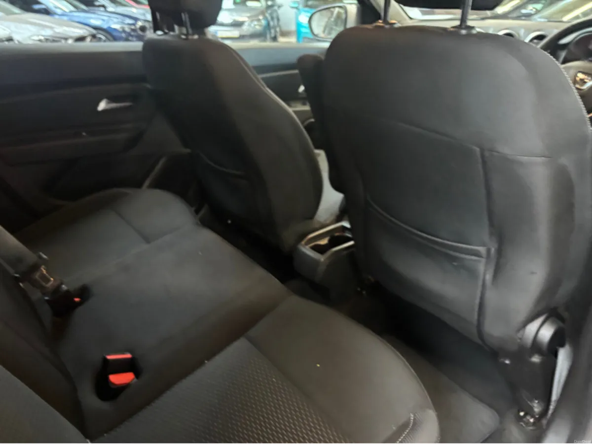 Dacia Duster COMFORT BLUE DCI 115 MY 4DR - Image 2