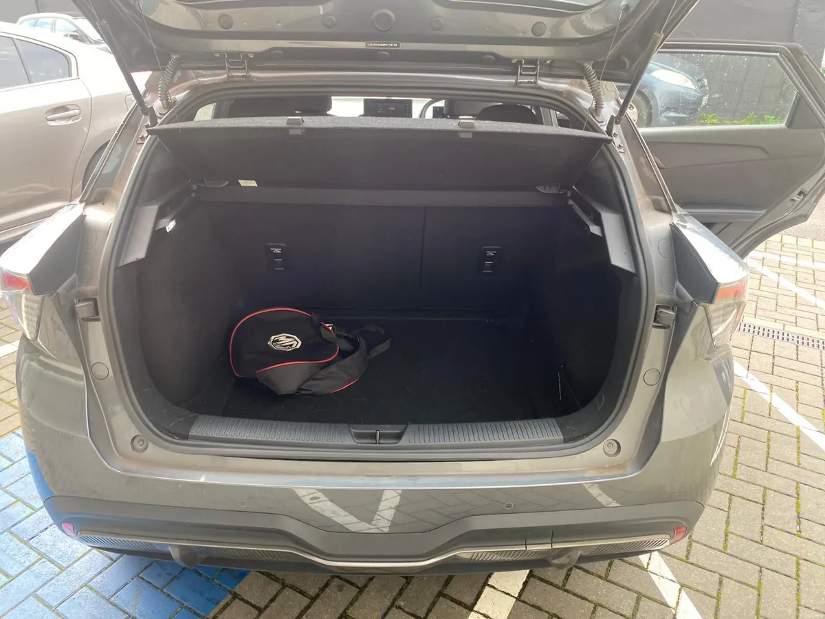 MG MG4 2024 full electric - Image 6