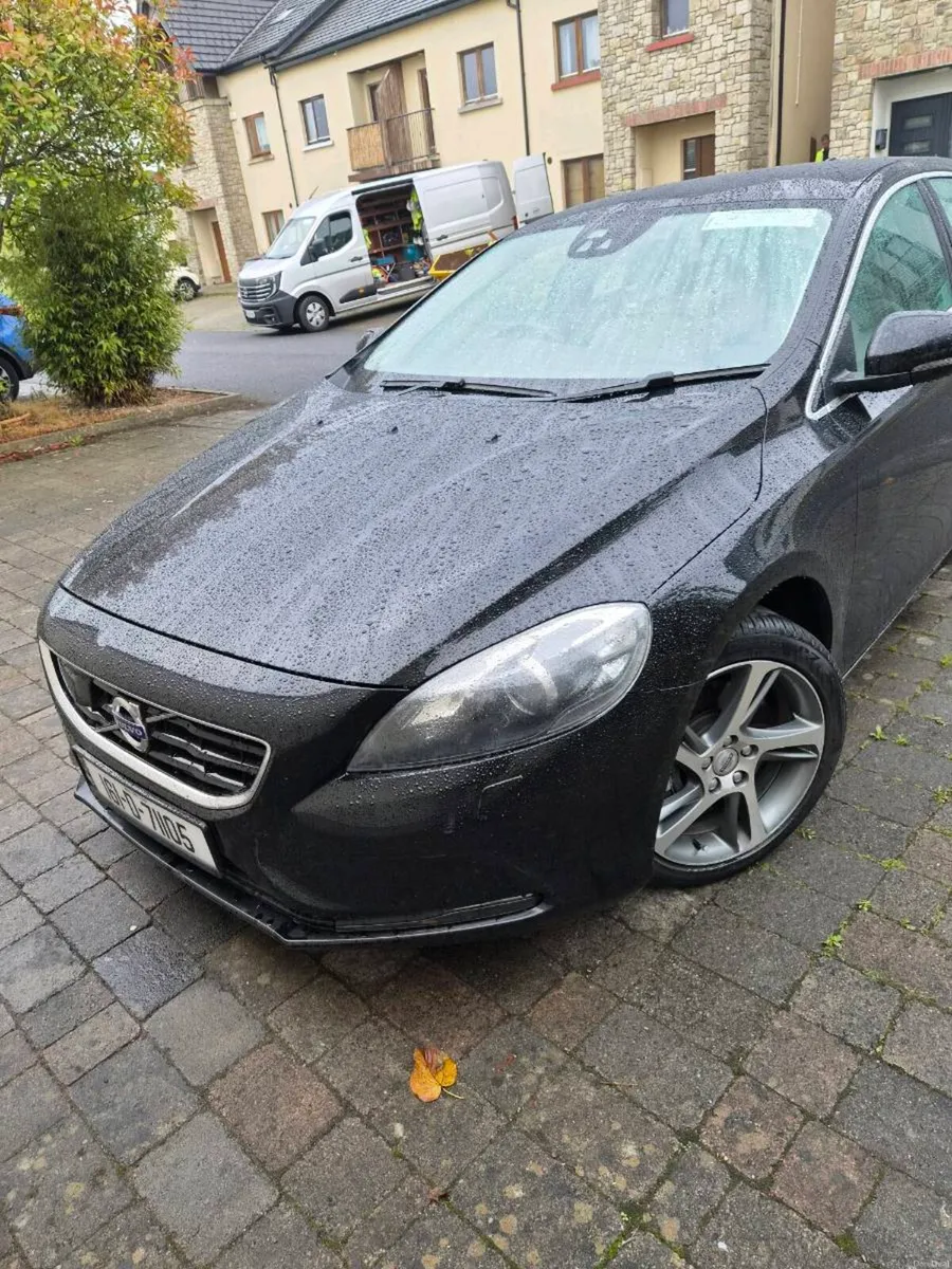 Volvo V40 - Image 2