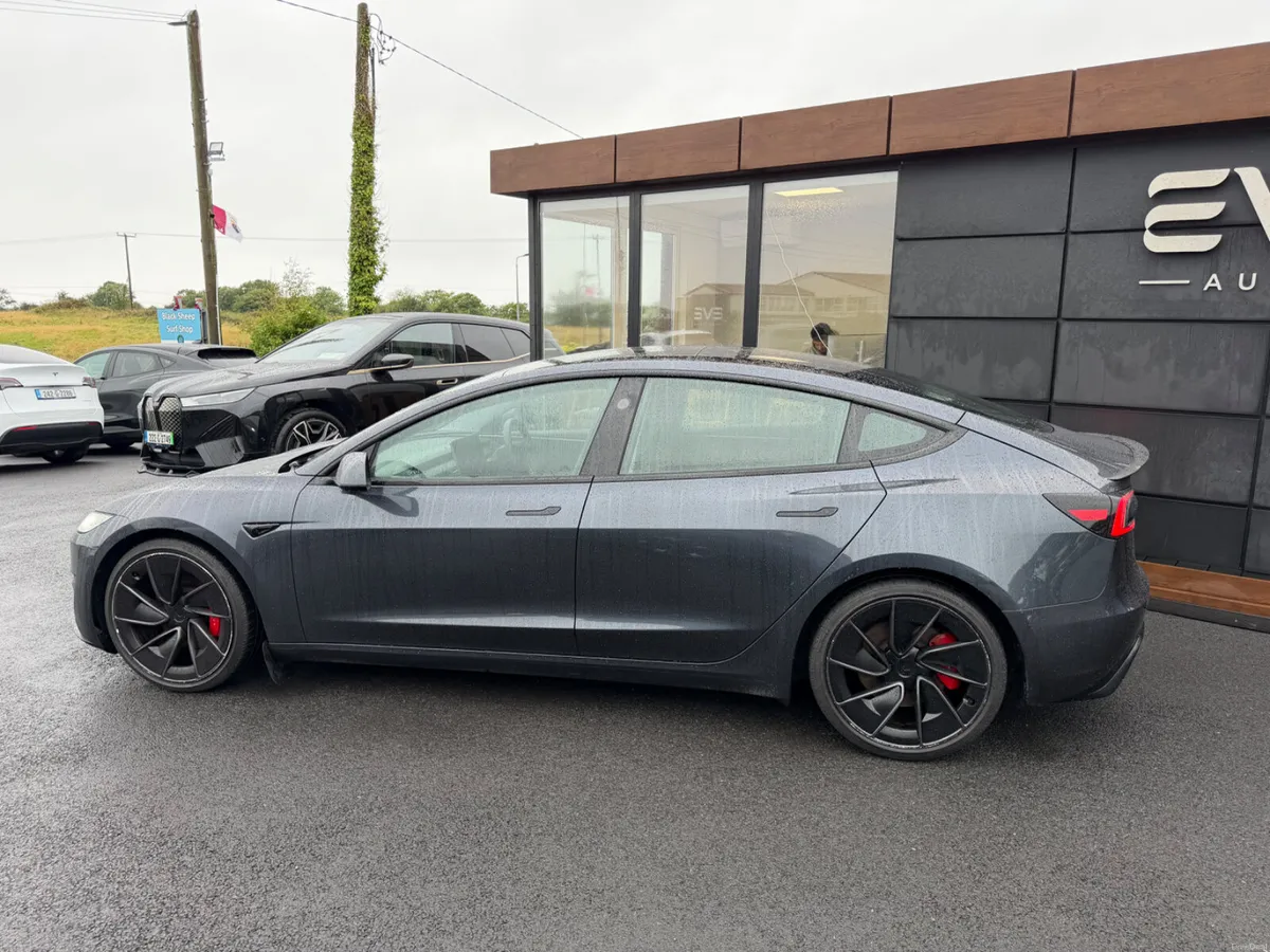 Performance Model 3 - Premium - Highland - Image 5