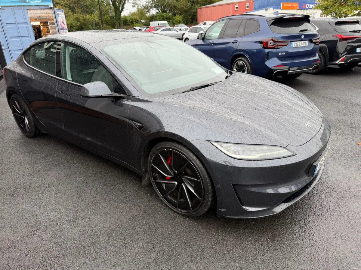 Performance Model 3 - Premium - Highland - Image 4