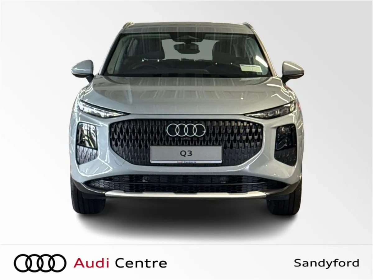 Audi Q3 E-HYBRID 270HP S-T SE - Image 5
