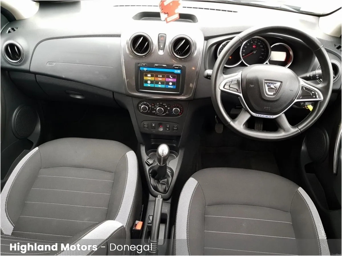 Dacia Logan TCe 90 STEPWAY Signature - Image 2