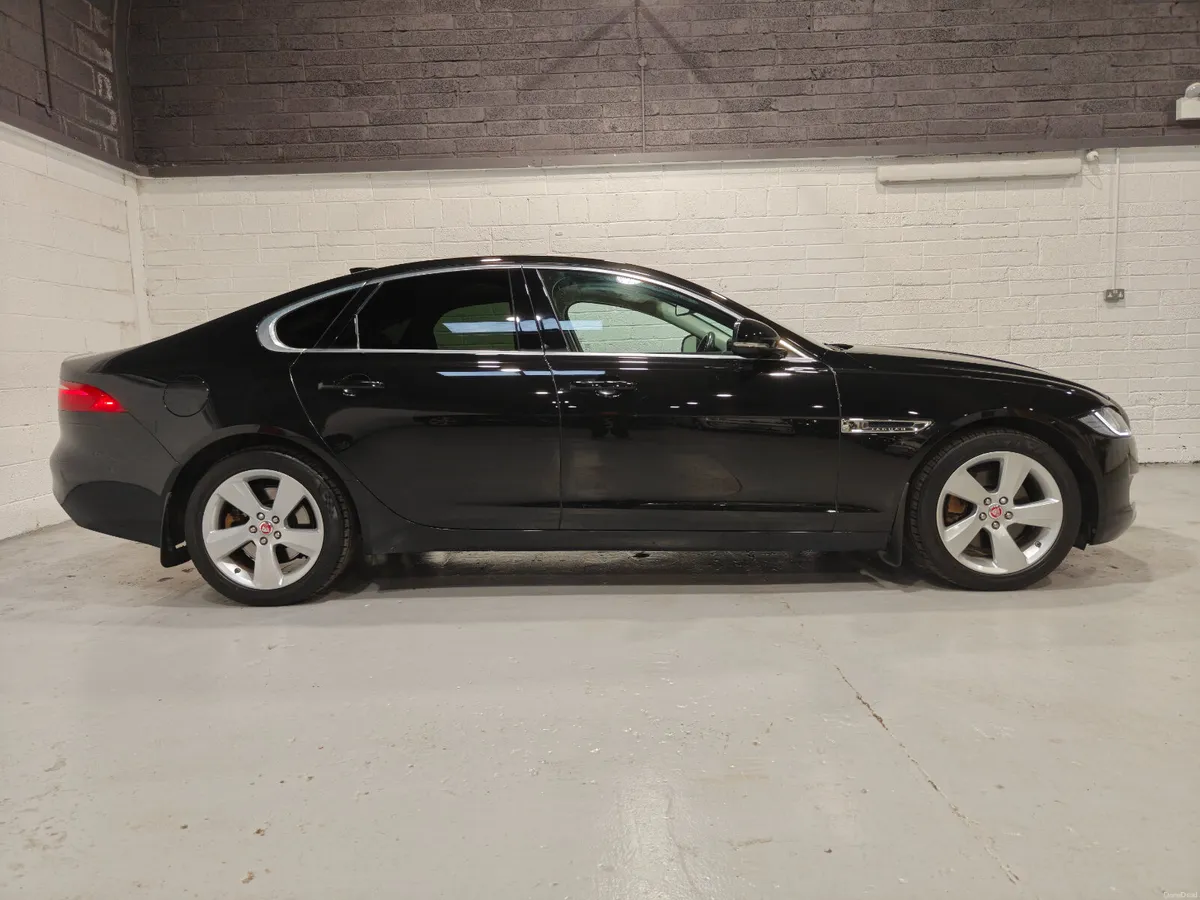 2017 JAGUAR XF 180 BHP PORTFOLIO AUTOMATIC - Image 5
