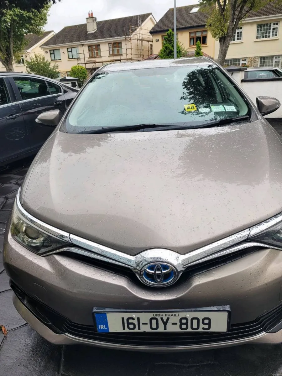 Toyota Auris Hybird automatic - Image 3