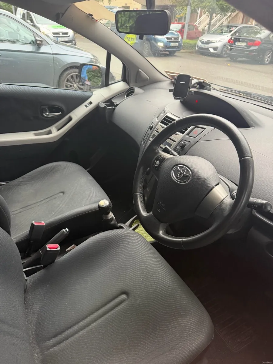 Toyota Yaris - Image 6