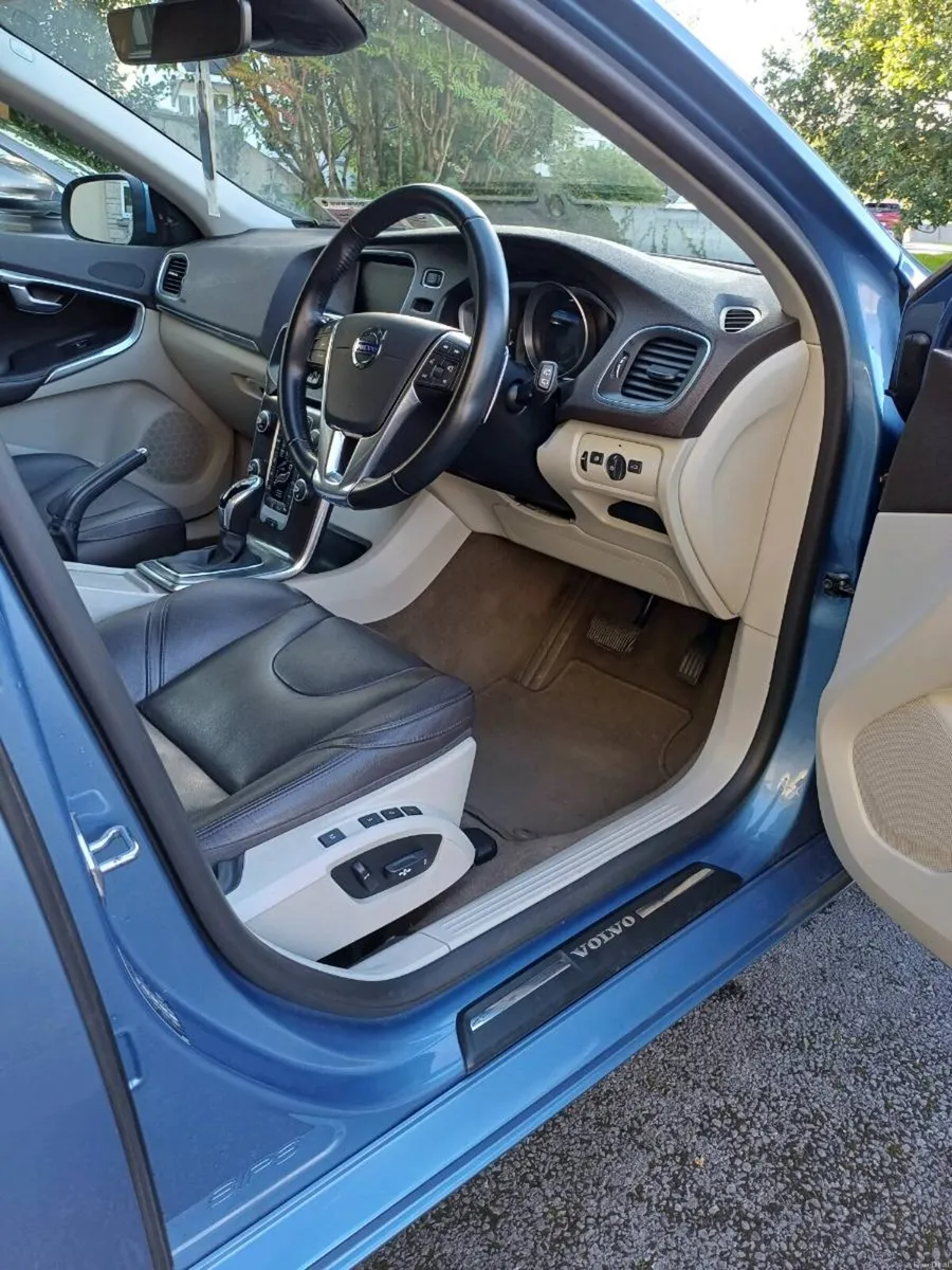 Volvo V40 - Image 6