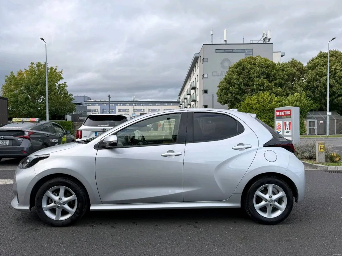 Toyota Yaris - Image 2