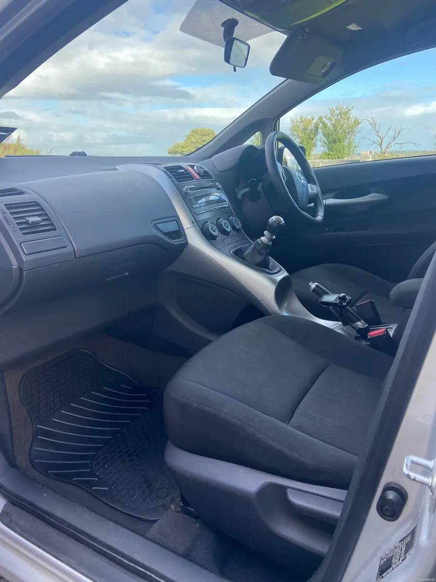 Toyota Auris 2011 - Image 6