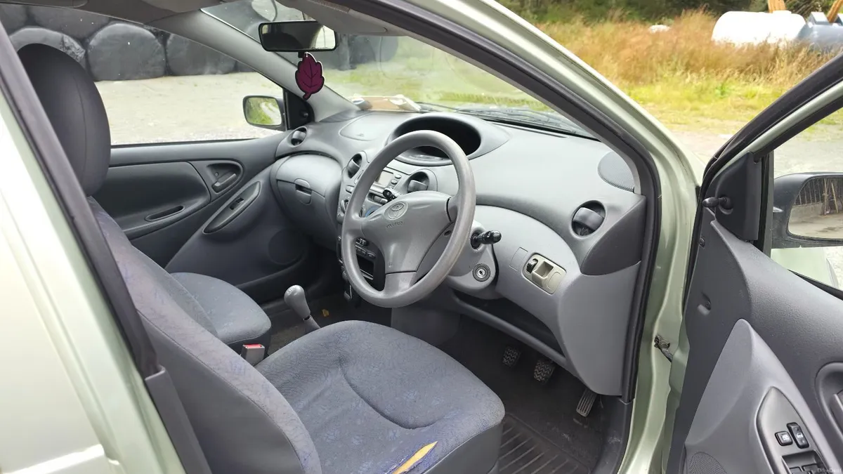 Toyota Yaris 2003 - Image 3
