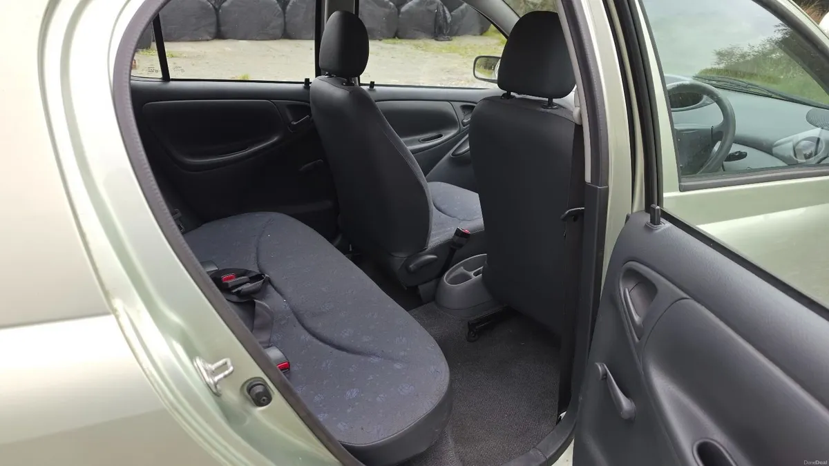 Toyota Yaris 2003 - Image 5