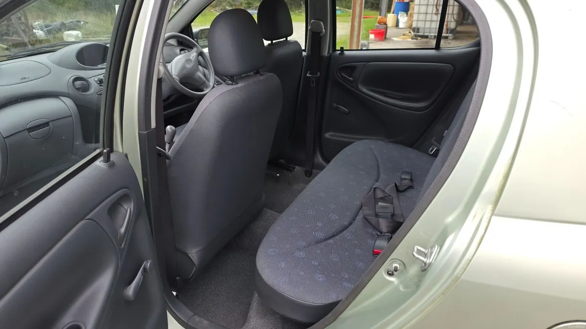 Toyota Yaris 2003 - Image 6