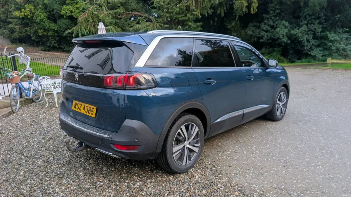 2022 Peugeot 5008 allure 7 seater - Image 6