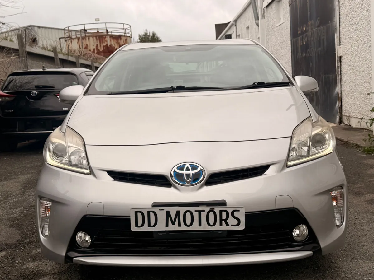 Toyota Prius 2015 self charging hybrid - Image 3