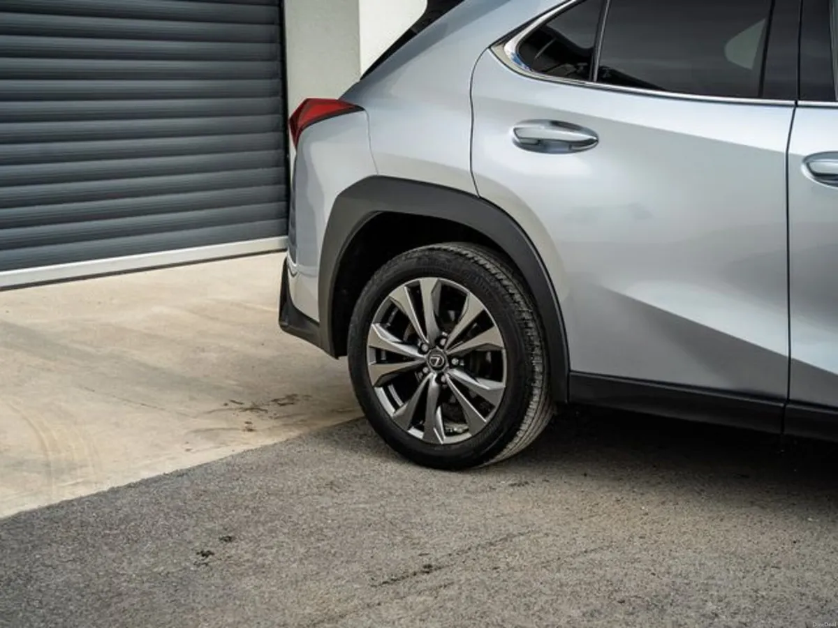 Lexus UX 250H F SPORT DESIGN - Image 2