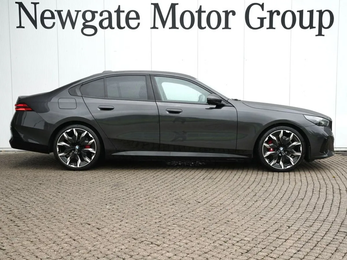 BMW 5-Series 530E M SPORT PRO *Comfort & Tech Pack - Image 4