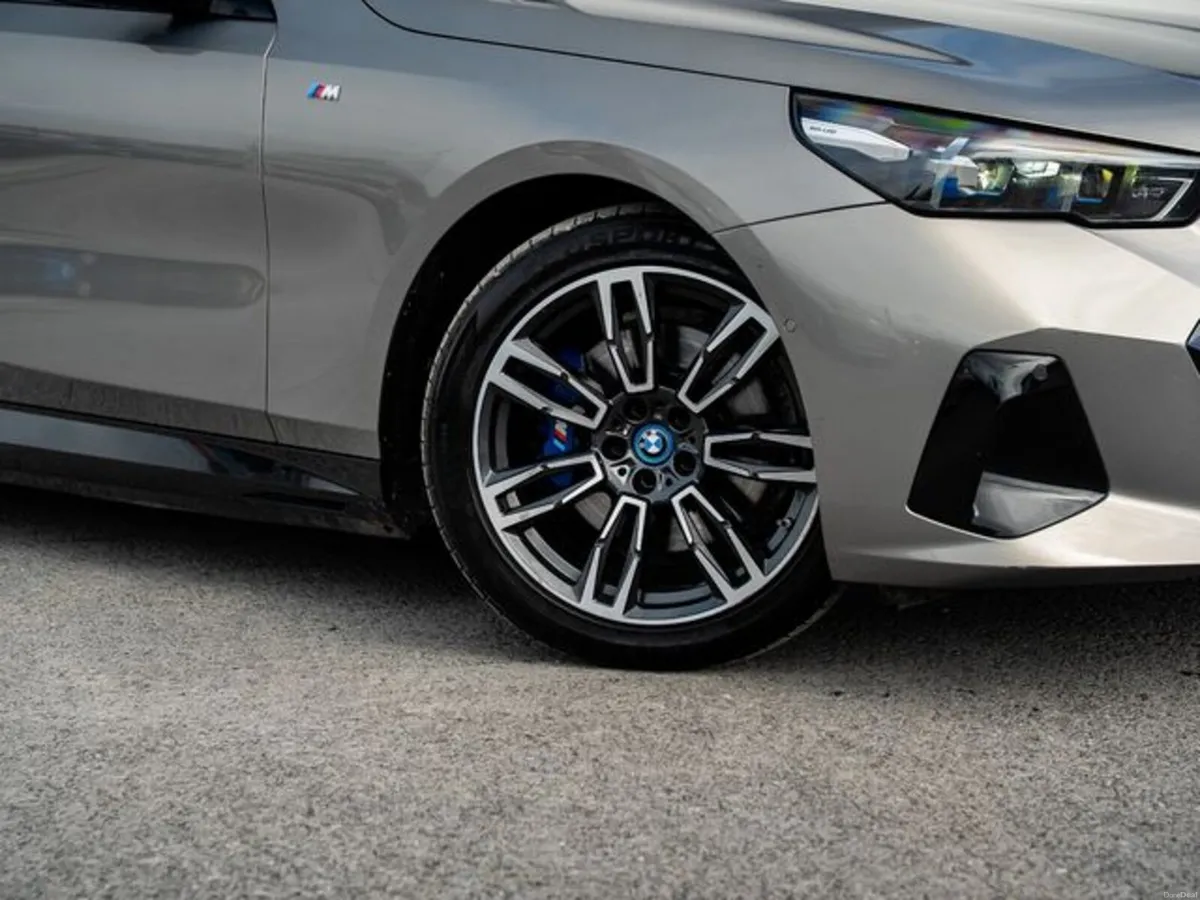 BMW 5-Series M sport - Image 2
