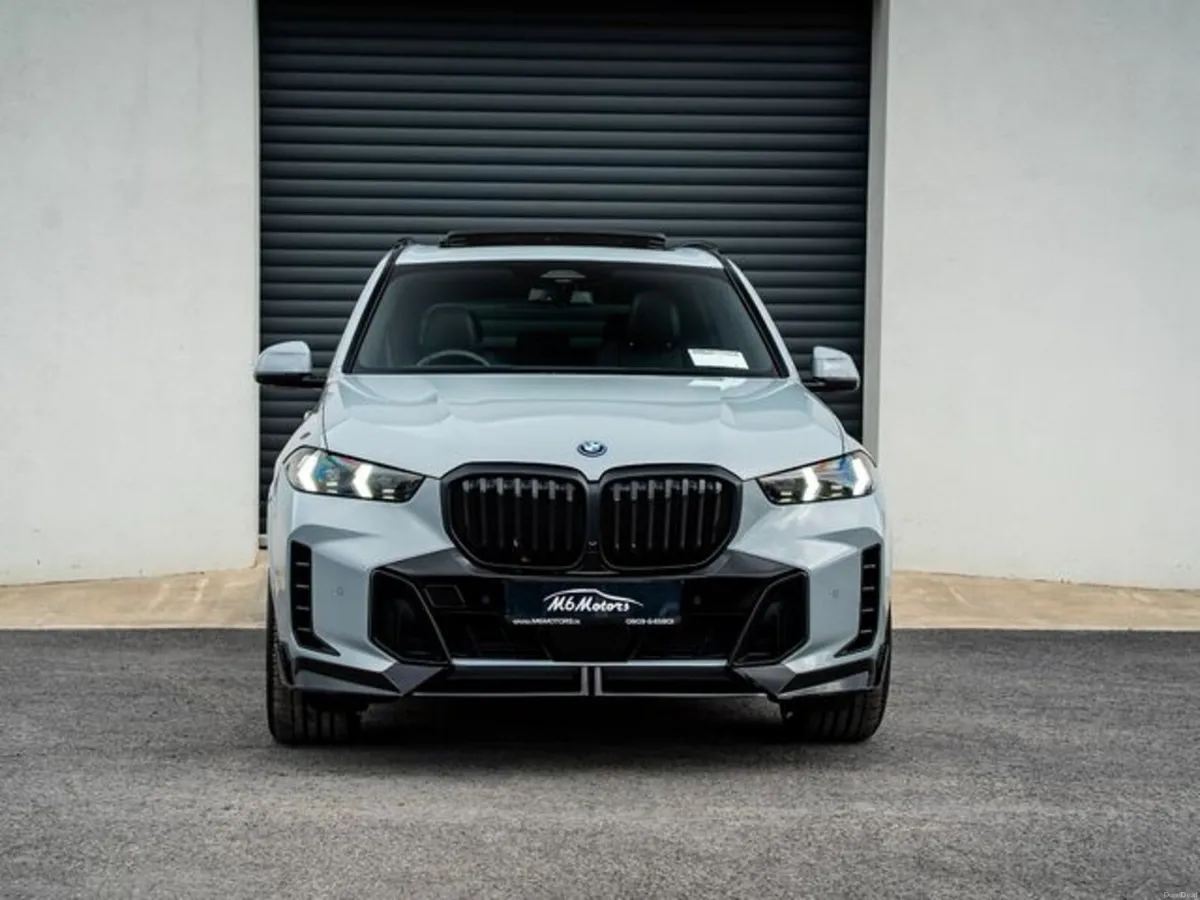 BMW X5 XDRIVE50E M SPORT **HUGE SPEC** - Image 2