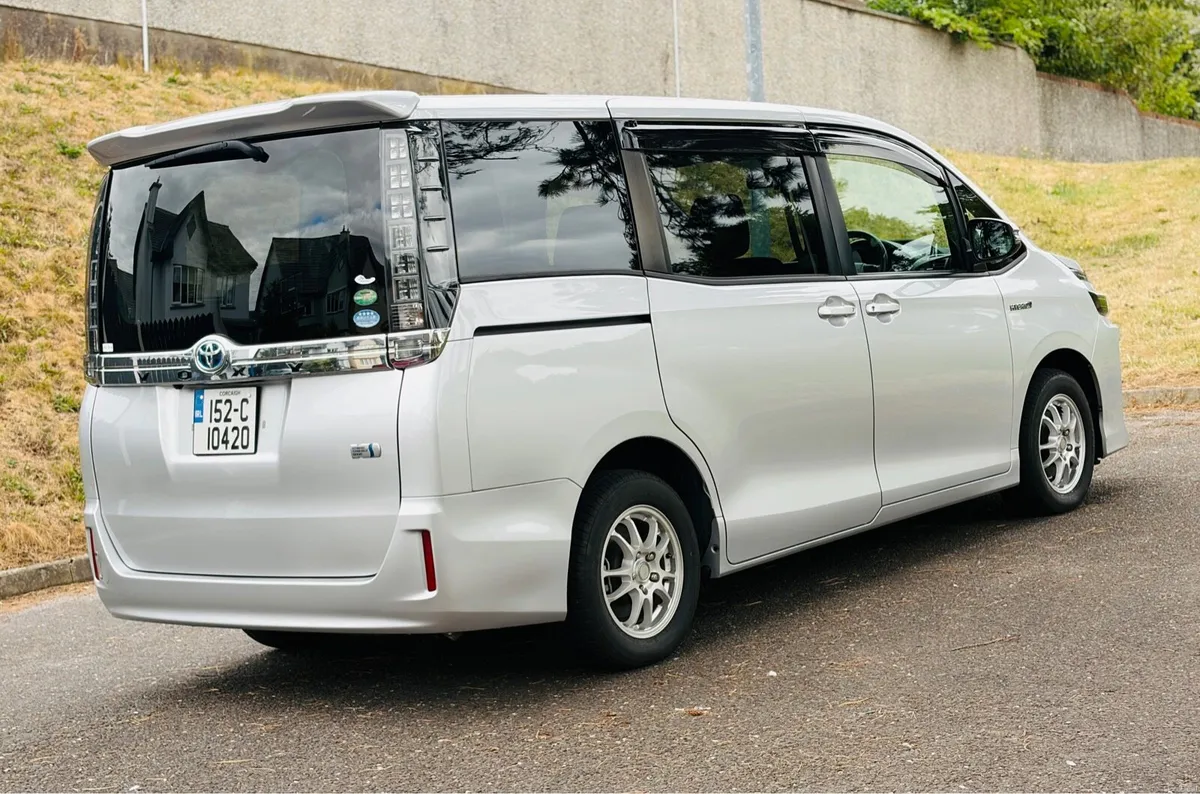 2015 TOYOTA VOXY HYBRID V (7 Seater Automatic) - Image 4