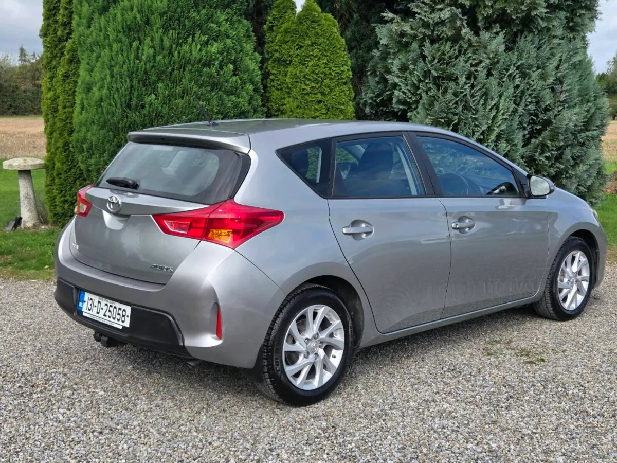 Very Low Mileage Toyota Auris 1.4 D4d Terra - Image 3