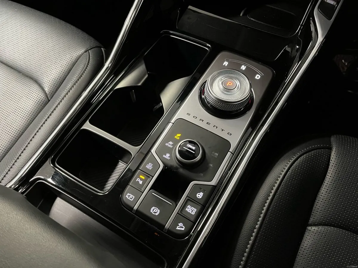 Kia Sorento 1.6 PHEV 7 Seat - HUGE SPEC - Reversin - Image 4
