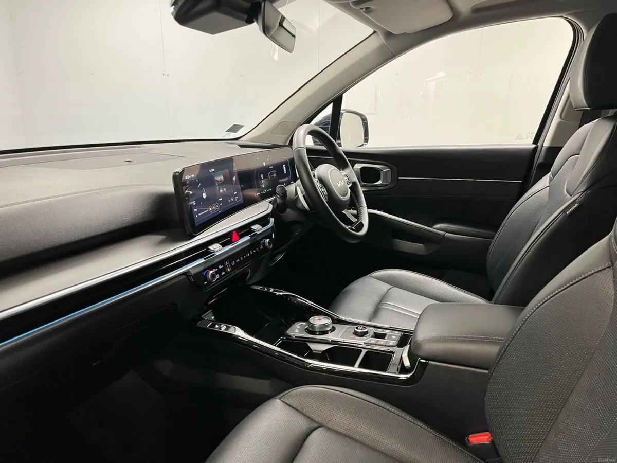 Kia Sorento 1.6 PHEV 7 Seat - HUGE SPEC - Reversin - Image 6
